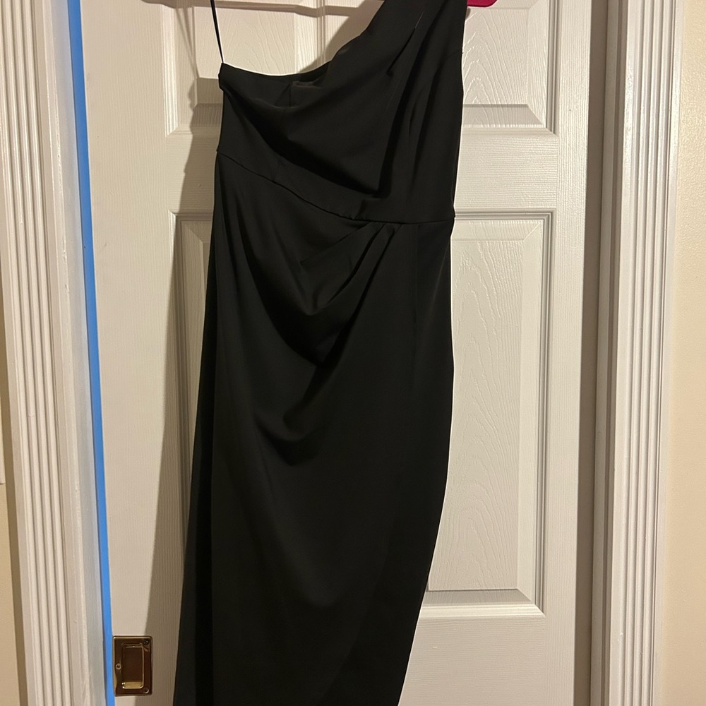 Elegant Black One-Shoulder Dress
